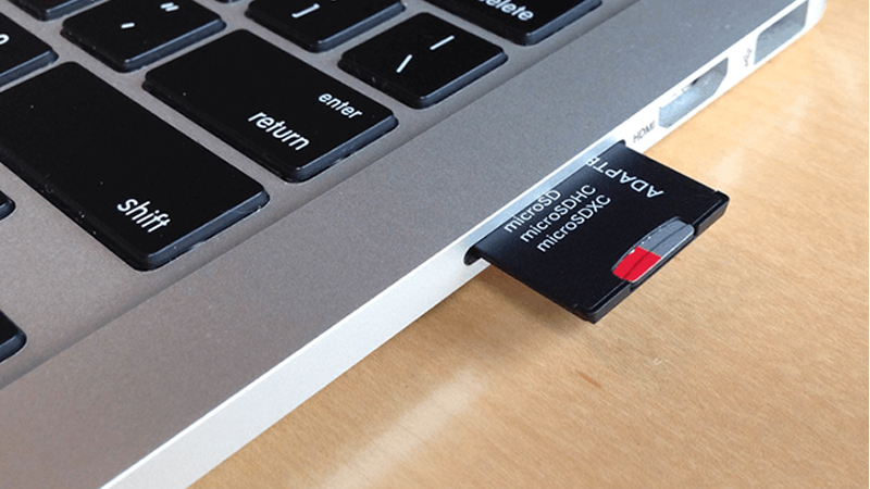 Khe cắm thẻ nhớ SD (và thẻ microSD dùng Adapter ) trên laptop