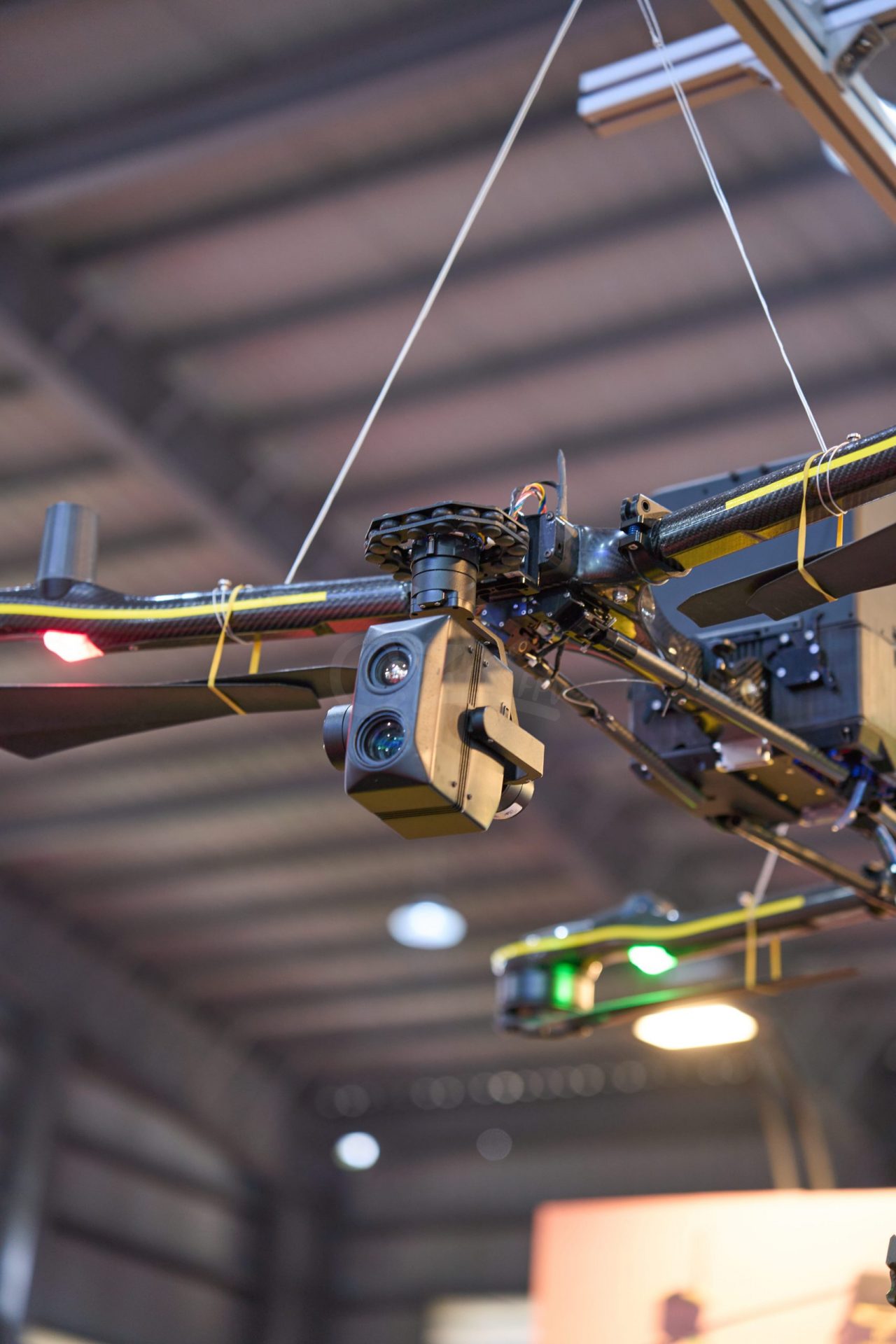 Drone hera trang bị camera phục vụ trinh sát