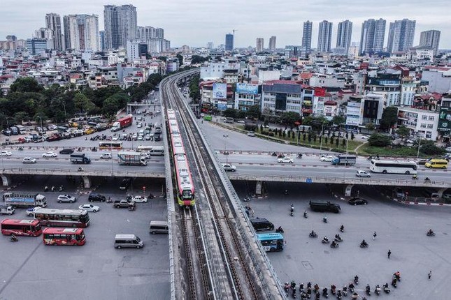 Tuyến đường sắt đô thị trên cao Nhổn - Ga Hà Nội từ một góc chụp khác của máy bay không người lái mini