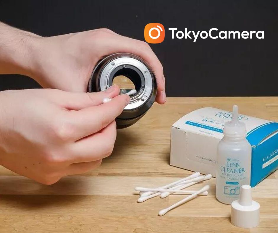Sử dụng tăm bông kết hợp với nước tinh khiết là một trong những cách vệ sinh ống kính máy ảnh an toàn