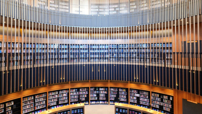 Sony A6700 + Lens 16-50mm f/3.5-5.6 II