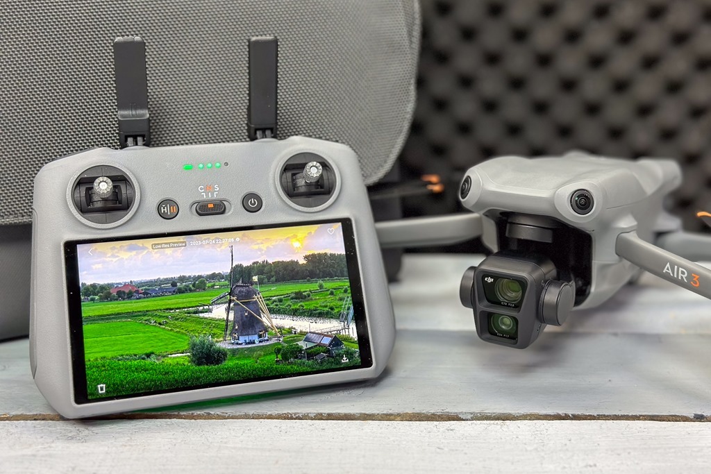 DJI Air 3 Và DJI Mavic 3 Pro: Khi Cao Cấp Đối Đầu Với Tầm Trung