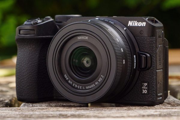Nikon Z30 sử dụng cảm biến CMOS 20,9MP định dạng DX