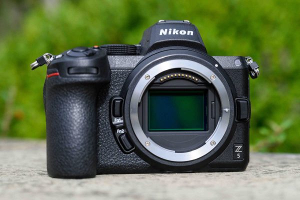 Nikon Z5 được trang bị cảm biến CMOS 24,3MP full-frame