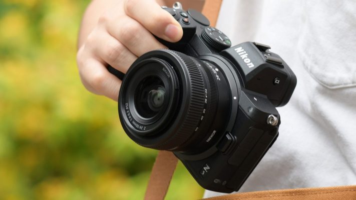 Nikon Z5 sở hữu thiết kế nhỏ gọn