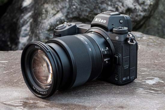 Nikon Z7 II sở hữu thiết kế nhỏ gọn và chắc chắn