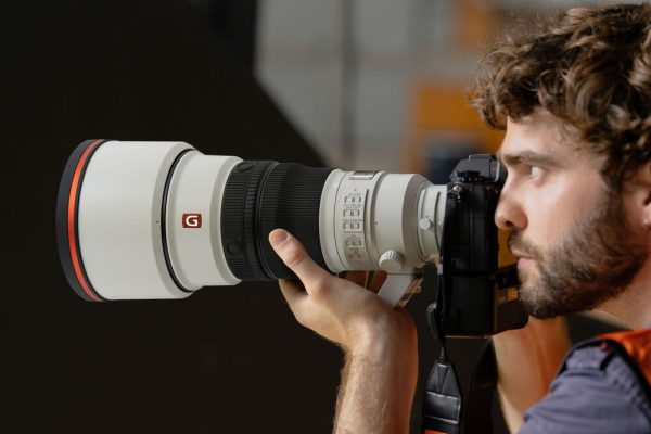 Cấu tạo của ống kính 300mm f/2.8 GM OSS bao gồm 20 thấu kính chia thành 16 nhóm