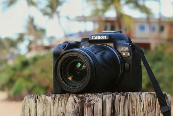 So sánh Canon EOS R50 và R10