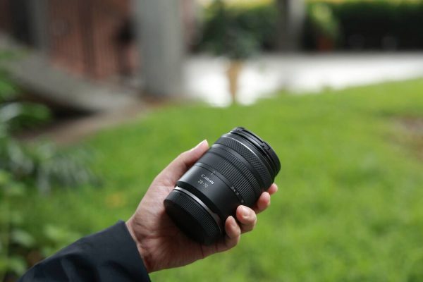 Canon RF 28-70mm f/2.8 IS STM có thiết kế nhỏ gọn