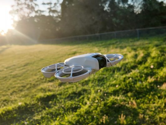 đánh giá dji neo