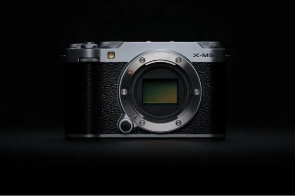 Fujifilm X-M5 sử dụng cảm biến CMOS APS-C X-Trans 4 26.1MP