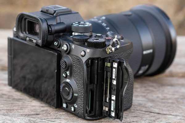 Câu Hỏi Về Sony A7R V