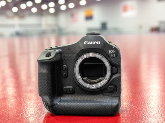 câu hỏi về Canon EOS R1