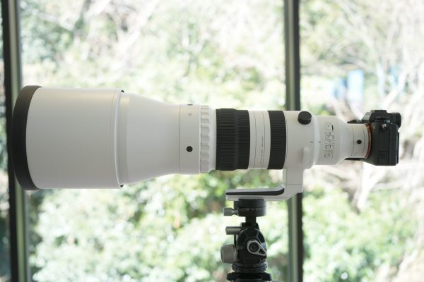 Sigma 300-600mm f/4 DG OS Sports có cấu tạo bền bỉ và thiết kế trực quan