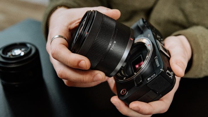 Đánh Giá Canon EOS R50 V