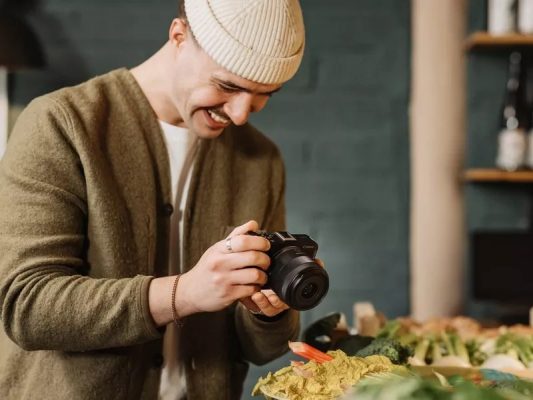Đánh Giá Canon EOS R50 V