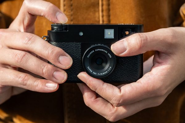 ra mắt Fujifilm X half