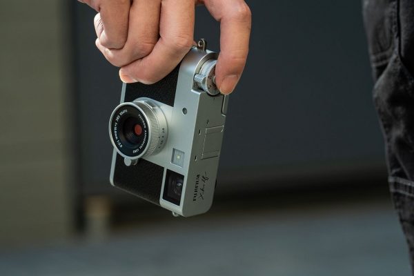 ra mắt Fujifilm X half