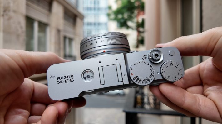 Fujifilm X-E5 sở hữu thiết kế cổ điển đẹp mắt