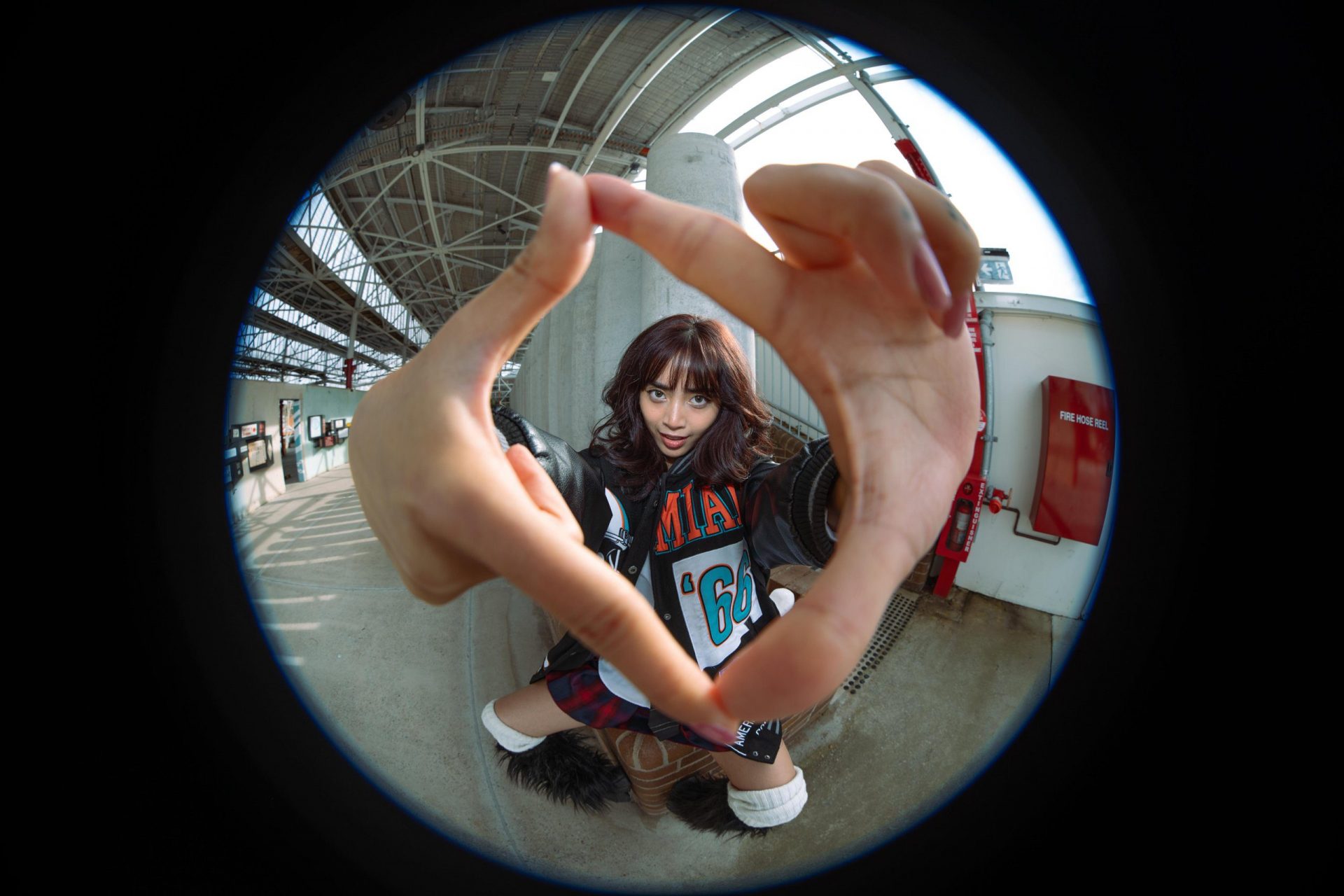 ra mắt ống kính laowa 8-15mm f/2.8 ff zoom fisheye