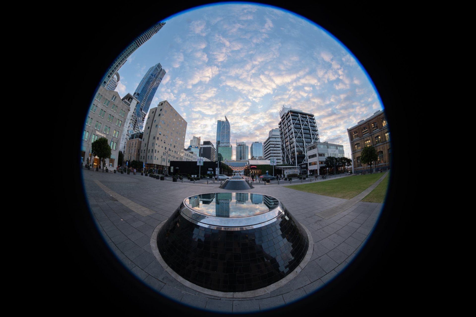 ra mắt ống kính laowa 8-15mm f/2.8 ff zoom fisheye