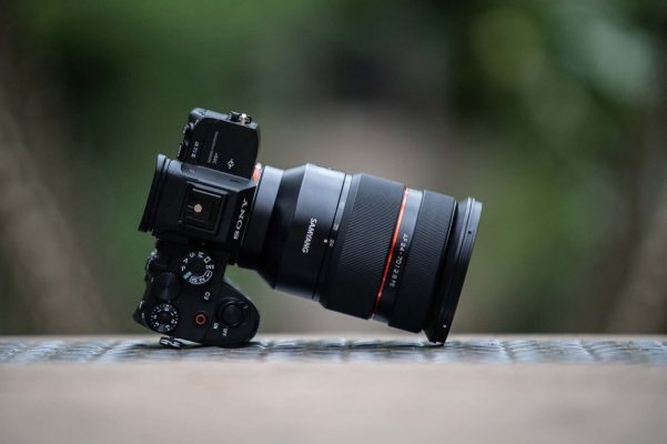 Samyang 24-70mm f/2.8 AF phù hợp để quay phim