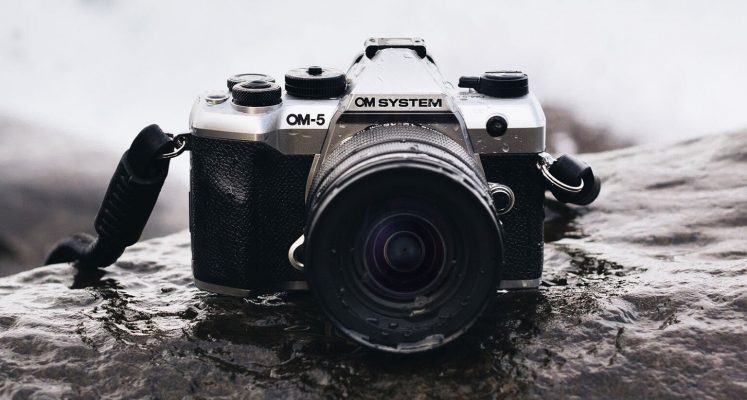 ra mắt OM System OM-5 Mark II
