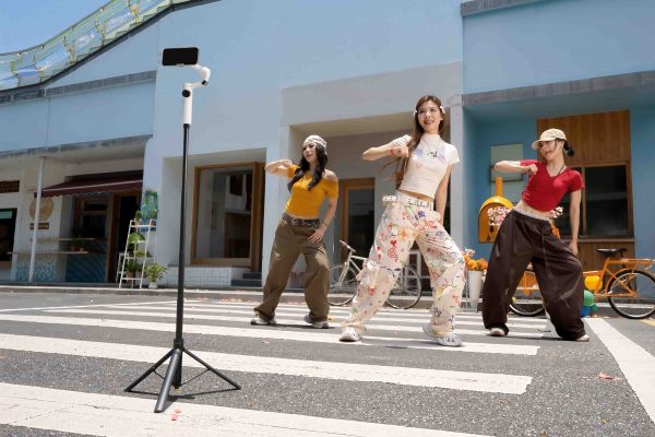 ra mắt insta360 flow 2