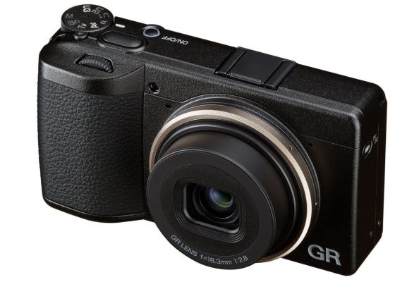 ra mắt Ricoh GR IV