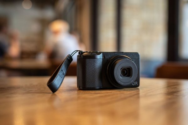 ra mắt Ricoh GR IV