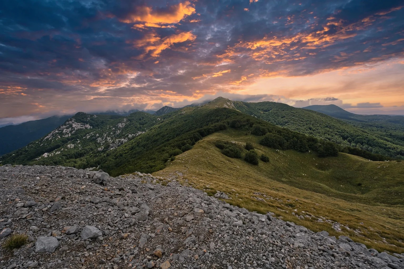 viltrox 9mm f/2.8 và 14mm f/4 air