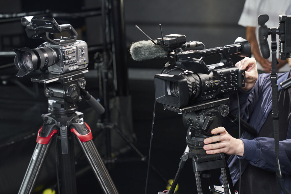 Sony PXW-Z200 4K 1" CMOS Sensor XDCAM Camcorder - Ảnh 12