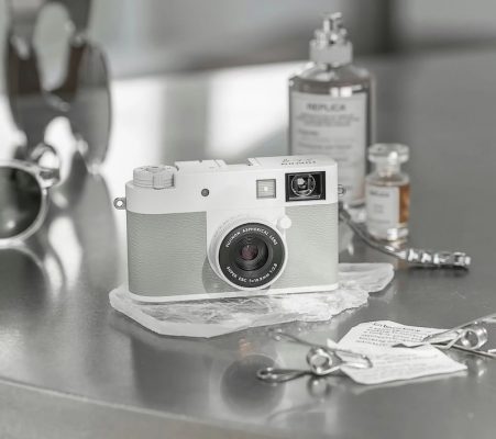 Fujifilm X half màu trắng