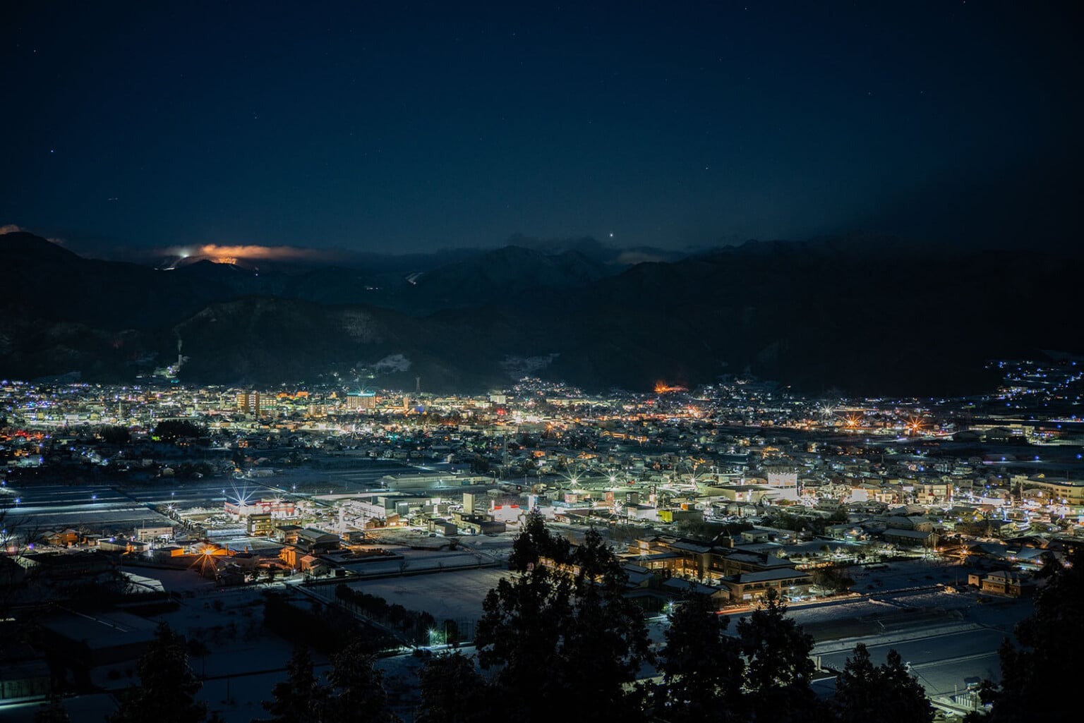 Voigtländer 40mm f/2 ngàm E và Z