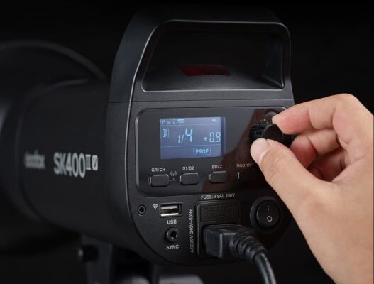 ra mắt Godox SK300III-V và SK400III-V