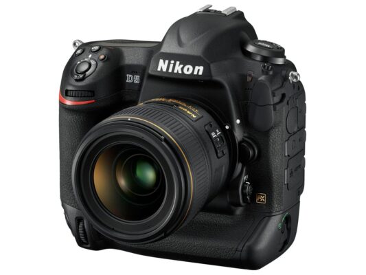 Nikon D5 chụp trái đất