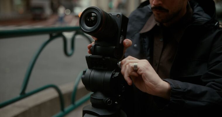 ra mắt Canon EOS R6 V