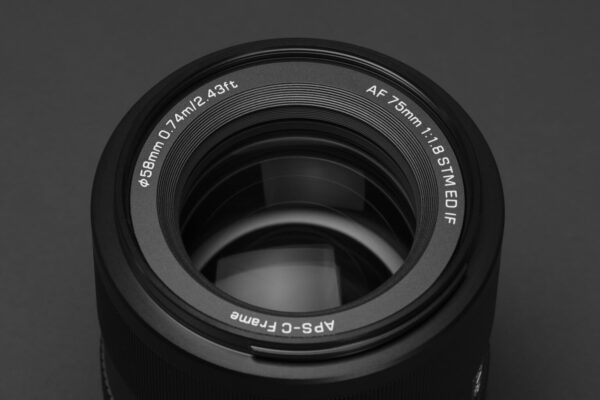 Viltrox Evo 75mm f/1.8 và 90mm f/2.2