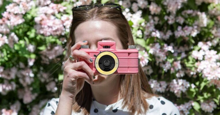 ra mắt Lomo Sprocket Rocket