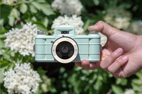 ra mắt Lomo Sprocket Rocket