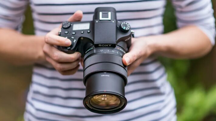 Sony RX10 V và Sony RX10 IV