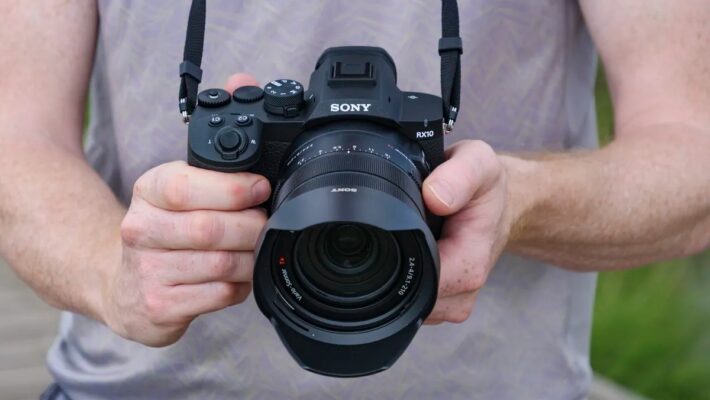 Sony RX10 V và Sony RX10 IV