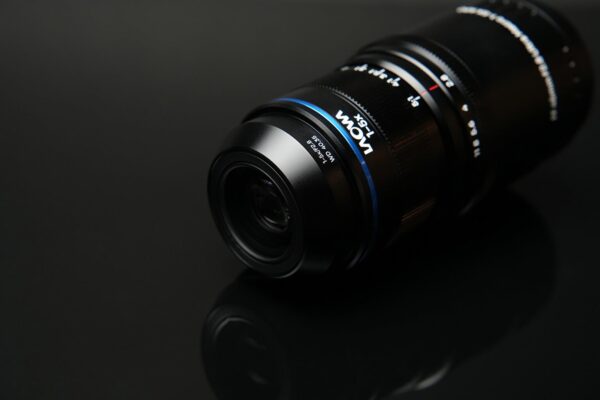Laowa Aksen 45mm f/2.8 và 17.5mm f/1.7