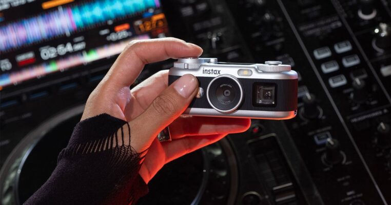Ra mắt Fujifilm Instax Pal 2