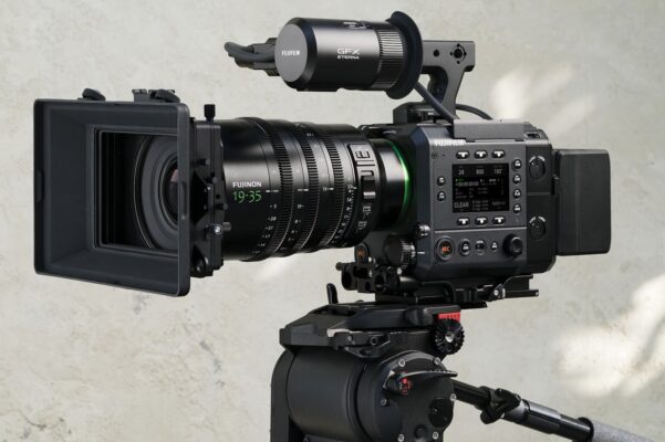 ra mắt Fujifilm VF-GFXC2