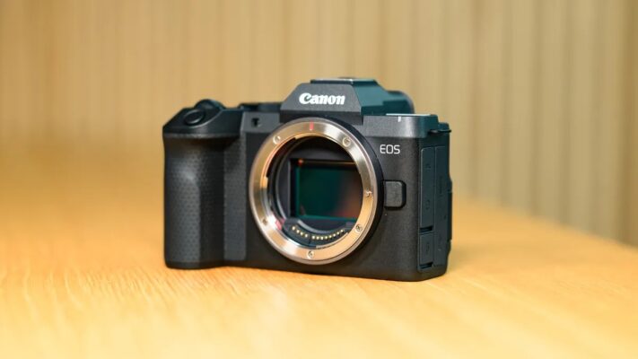 Canon EOS R8 II và Nikon Z5 II