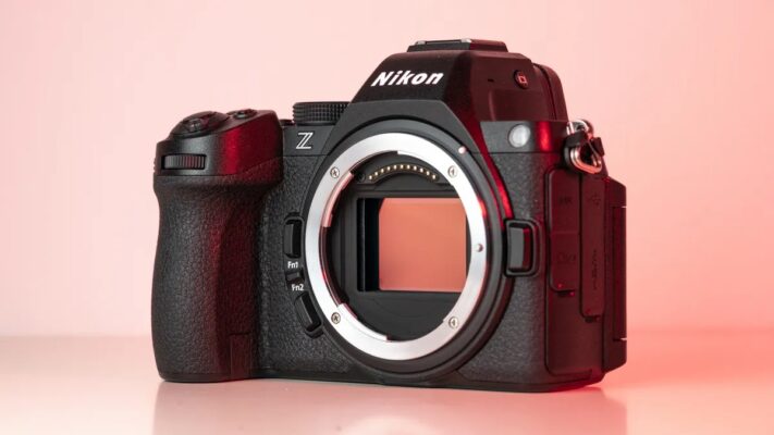 Canon EOS R8 II và Nikon Z5 II
