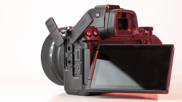 Canon EOS R8 II và Nikon Z5 II
