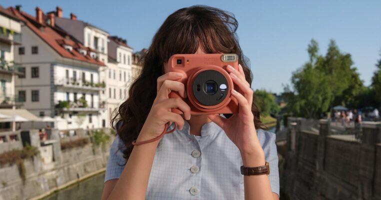 Ra mắt Fujifilm Instax Square 2