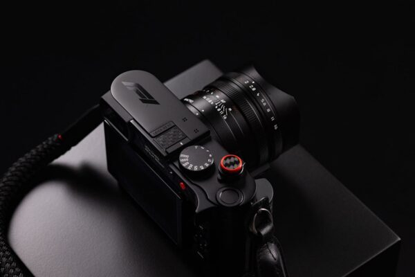 Ra mắt Leica Q3 43 Formula 1